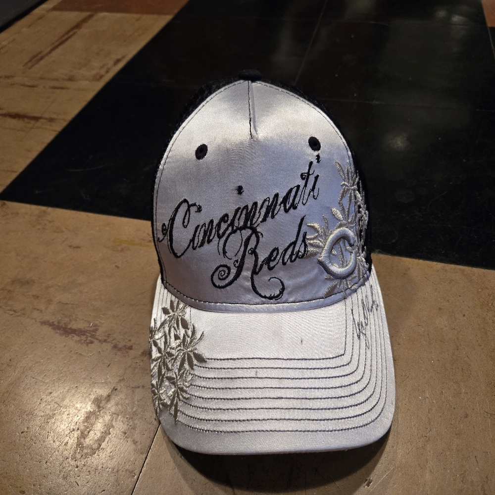 Cincinnati Reds baseball ⚾️ ball cap hat silver black adjustable womens NWOT